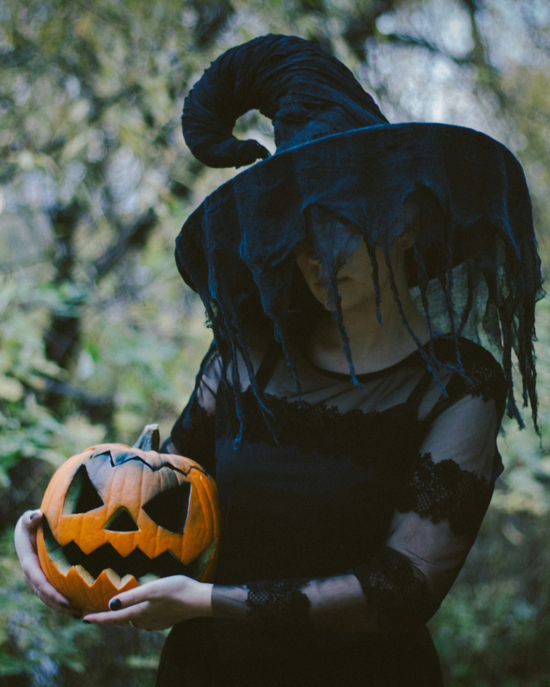 Which type of witch are you?
Nicole Barton explains four witch archetypes and shares rituals for each in the new post on our website 🌿🔥🐺🌙 Click the link in our bio and head to the blog to read now!