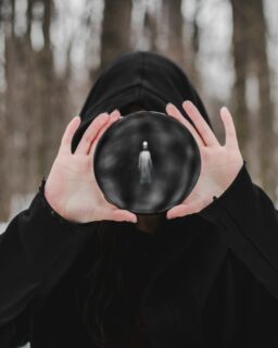 'Can a philosophy conceived at the turn of the 20th century still speak to a world of wellness influencers, self-optimisation and perpetual distraction?'
Take a deep dive into Aleister Crowley's magick and what it can offer to the modern practitioner today, as author and occult educator Marco Visconti explores how thelema transforms the ordinary into the sacred.
Just click the link in our bio to visit the KS blog and check out this Sunday long-read now 💫