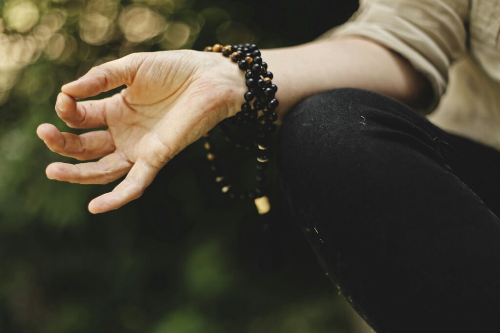 meditation mudra for article 9 ways to meditate and improve your life, difficulty and length of time for each practice provided